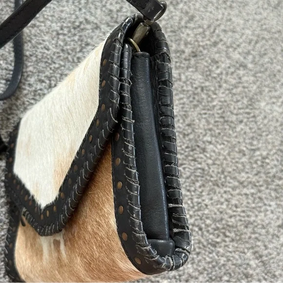 Black and Tan Leather Cowhide Crossbody Bag - Picture 6 of 12